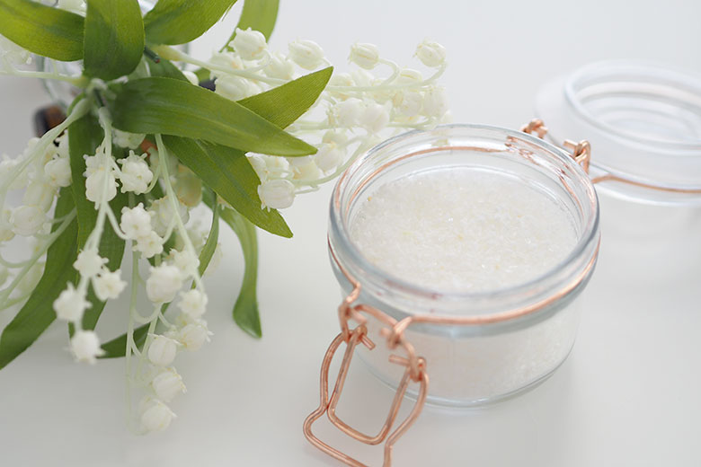 Give mum the gift of relaxation this Mothers Day with some homemade Citrus Bath Salts. Homemade Bath Salts are really easy to make and make a lovely gift.