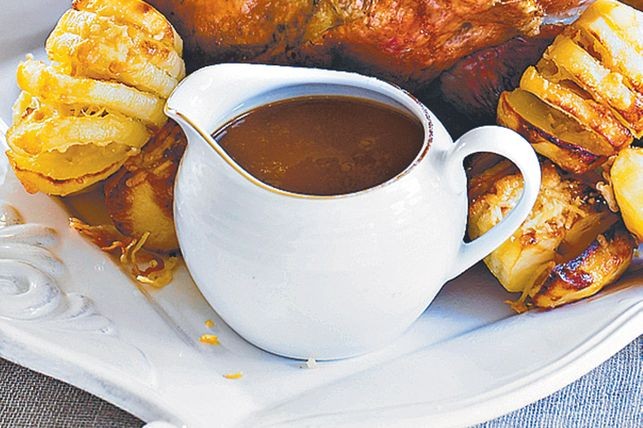 I absolutely love cooking up a roast dinner and there is something so satisfying about eating a delicious roast meal after waiting for it to cook to perfection. Whether you appreciate a good roast chicken or prefer silverside, I have collated a few roast dinner ideas including sides for you in this post. 