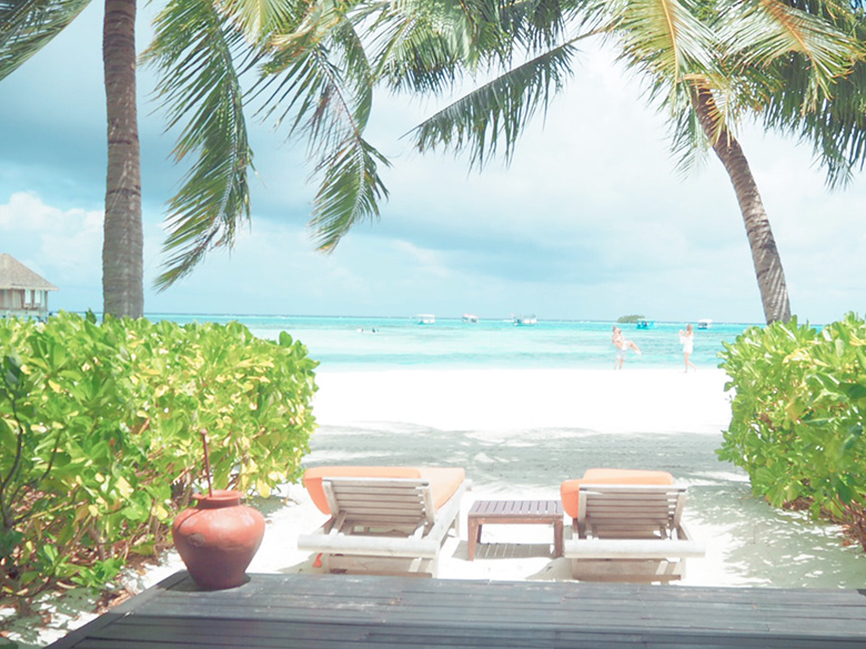 The Maldives is a dream holiday destination, giving you the chance to relax, create beautiful memories and reconnect with your family... plus it can be done on a budget!