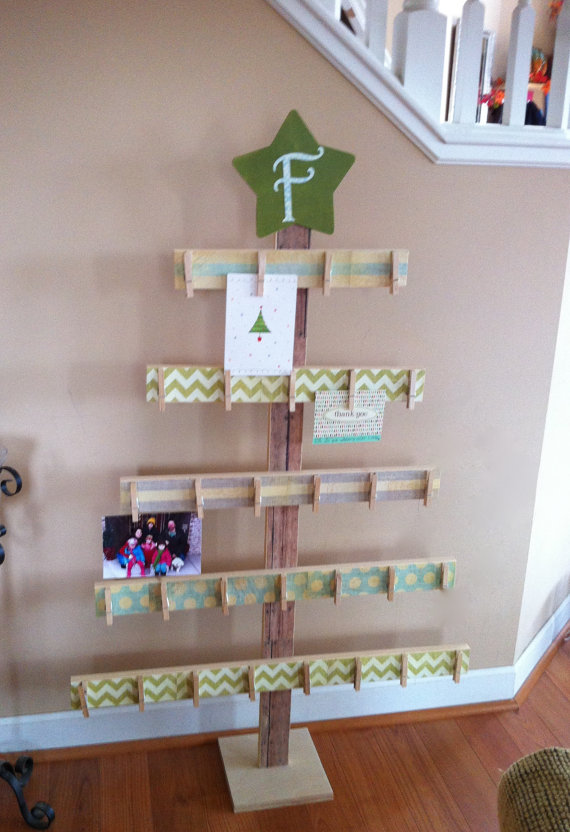 Clever and creative ways to display your Christmas cards. 