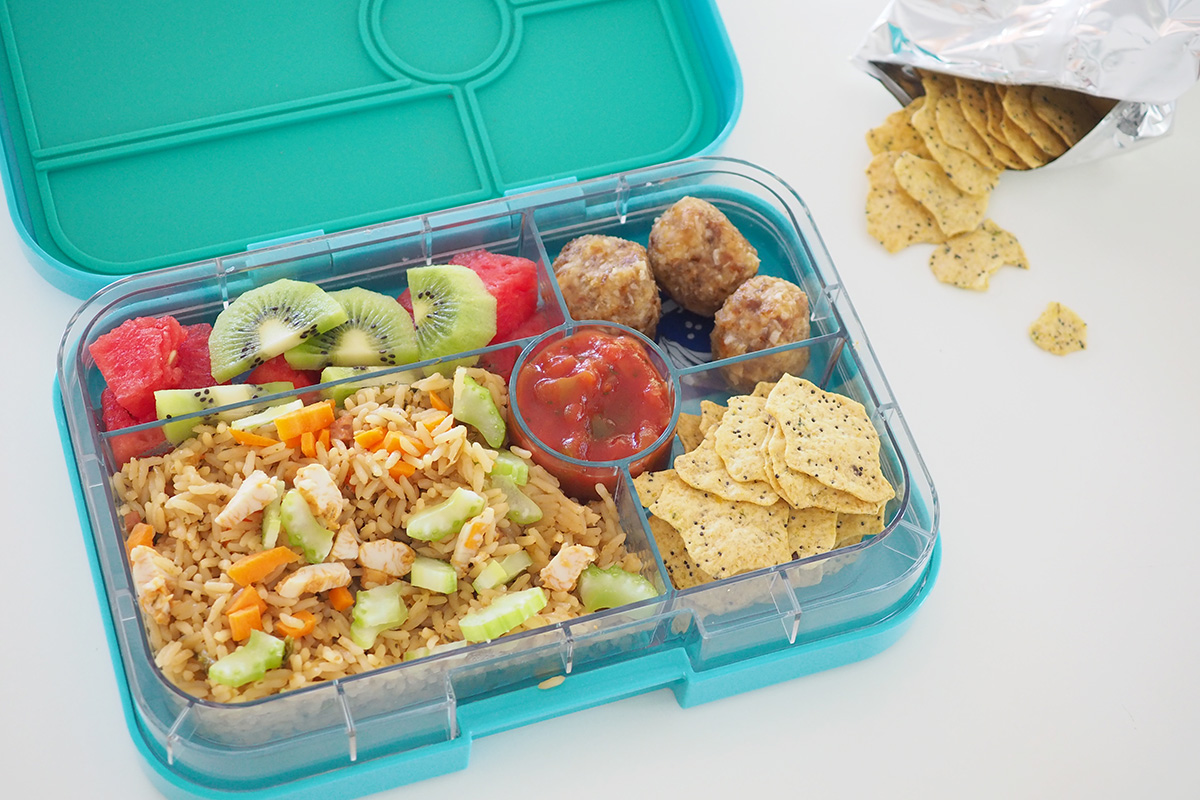 https://theorganisedhousewife.com.au/wp-content/uploads/2018/01/Guide-to-choosing-the-best-school-lunch-box-for-kids-Yumbox-Tapas-1.jpg