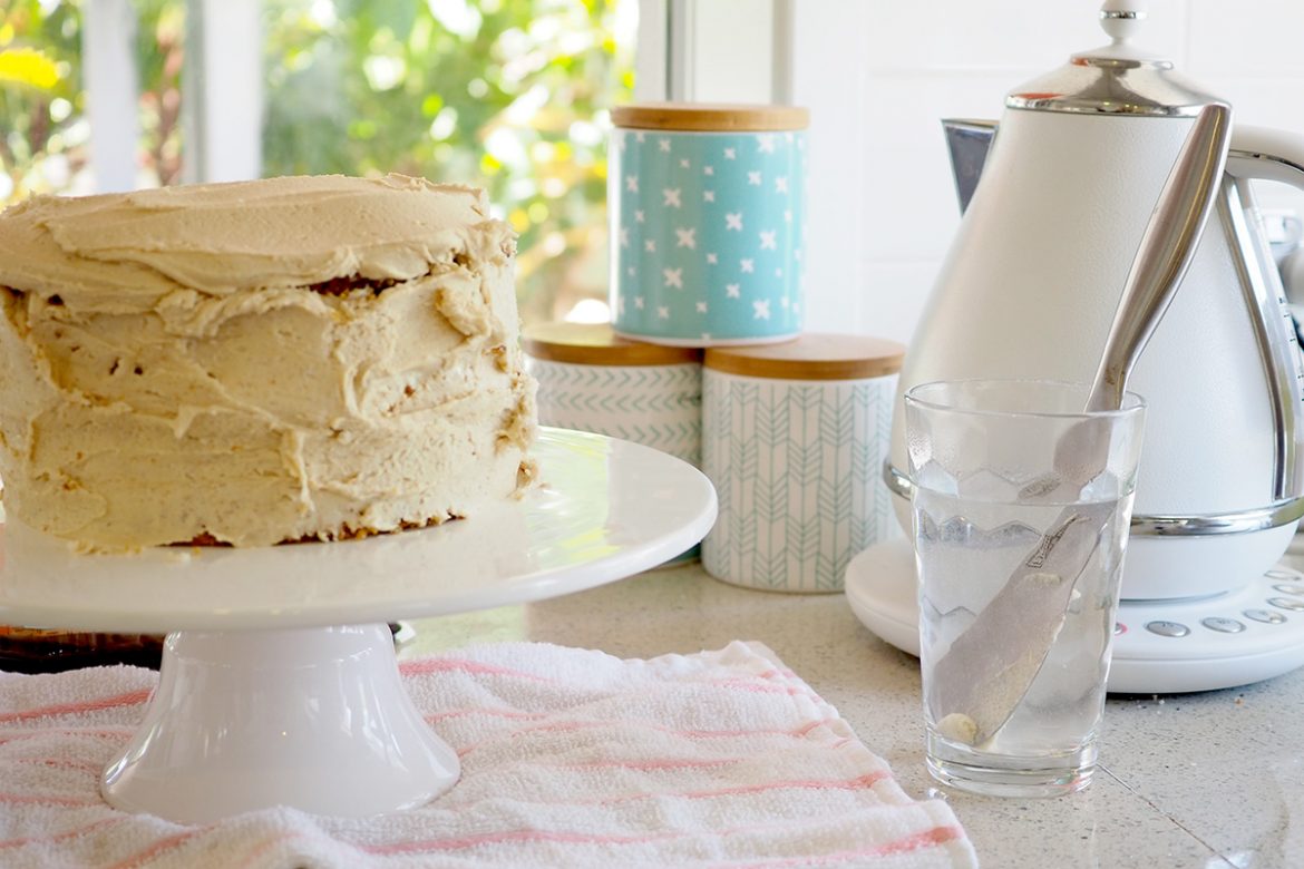 A creative way to decorate a Coles or Woolworths Mudcake which transformed into my Super Easy Salted Caramel Popcorn Cake. 