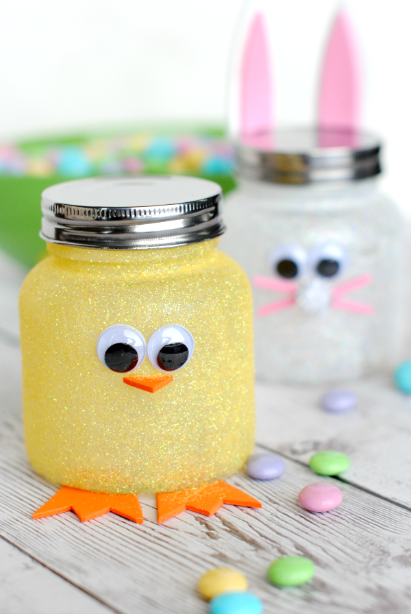 Easter is only a week away and with a long weekend to enjoy and celebrate the occasion, it's the perfect excuse to get the family around the table to do some craft activities. 