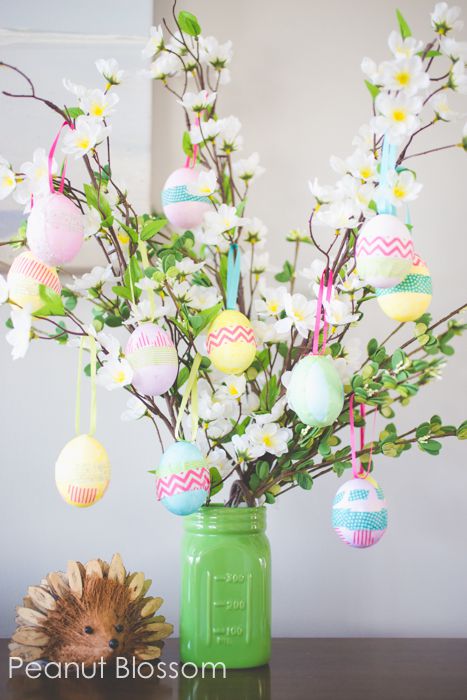 Easter is only a week away and with a long weekend to enjoy and celebrate the occasion, it's the perfect excuse to get the family around the table to do some craft activities. 