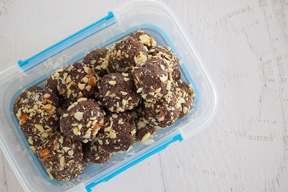 Who said brownies have to be unhealthy? My Chocolate Almond Brownie Bliss Balls are a chewy, soft, indulgent, chocolatey,  and oooooh such a good treat!