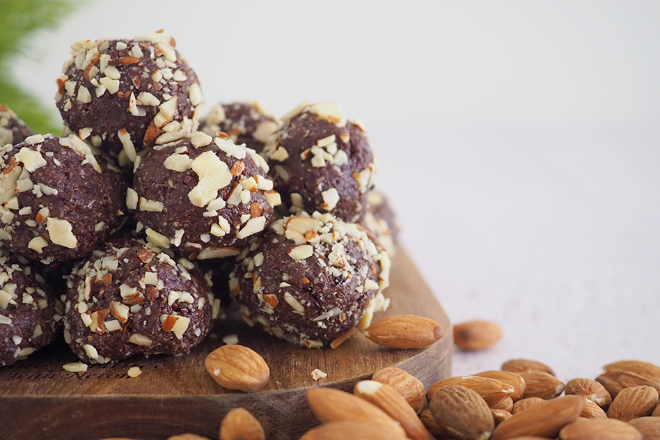 Who said brownies have to be unhealthy? My Chocolate Almond Brownie Bliss Balls are a chewy, soft, indulgent, chocolatey,  and oooooh such a good treat!