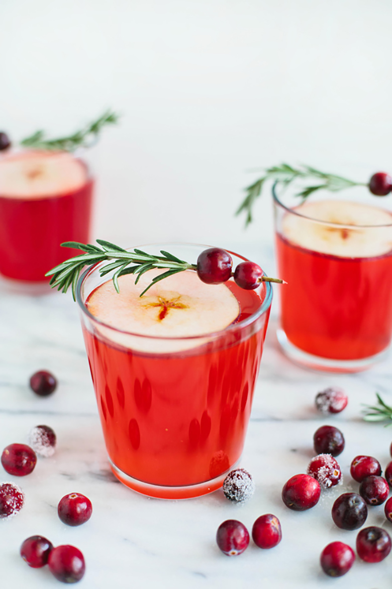 Drinks are so important on Christmas Day. You have to be ready to accommodate everyone, and sometimes inspiration can run low when it comes to being creative with your drinks. Here are some delicious Christmas drink recipes that I found and wanted to share with you!