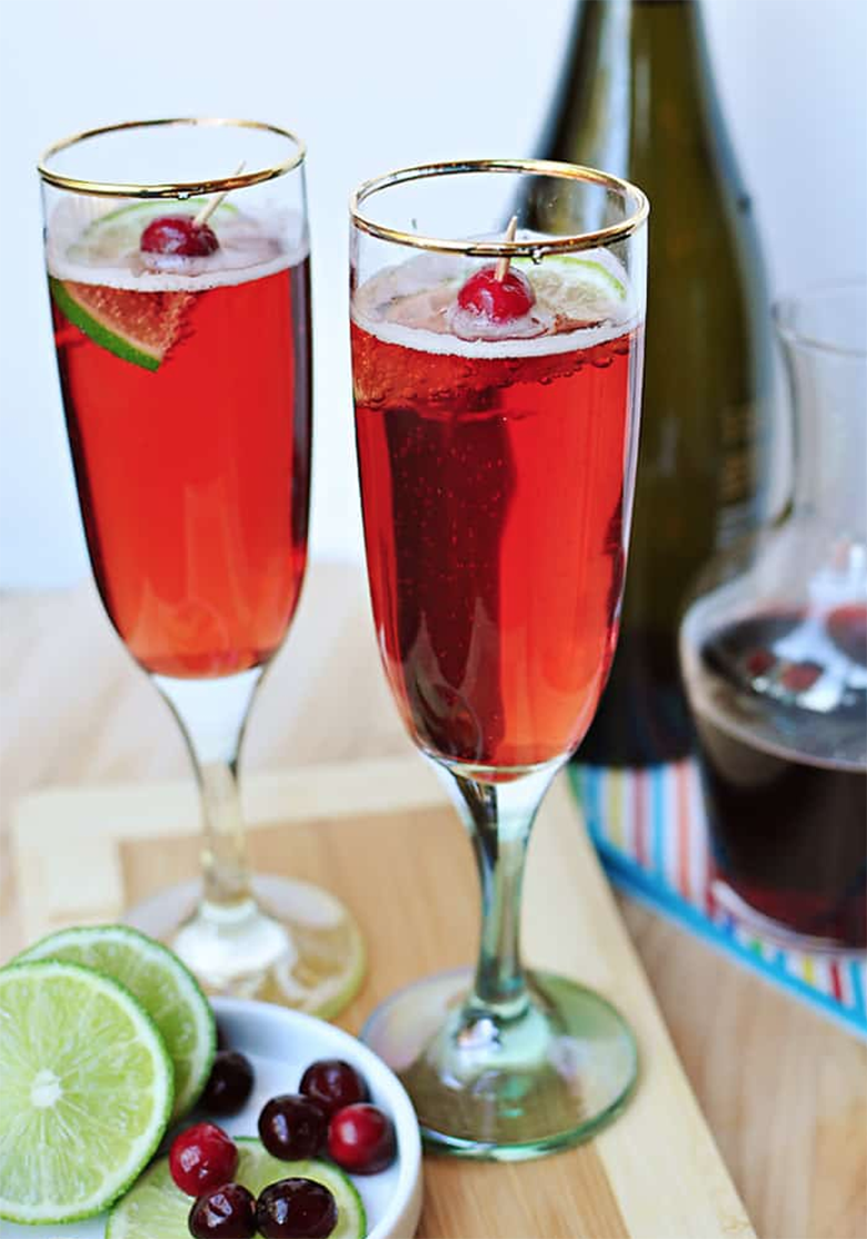 Drinks are so important on Christmas Day. You have to be ready to accommodate everyone, and sometimes inspiration can run low when it comes to being creative with your drinks. Here are some delicious Christmas drink recipes that I found and wanted to share with you!
