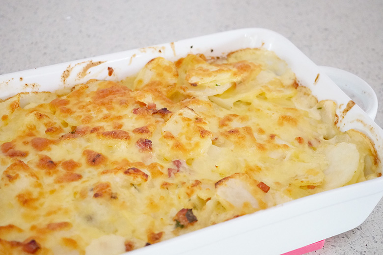 What is it about yummy food made out of potatoes that we just can’t say no to?! As Australia Day approaches, I’m planning some side dishes to have with our family BBQ at home and I’ll be making this ‘Creamy Potato Bake’ on the day. This No-Fail Creamy Potato Bake recipe is super simple and you won’t serve up hard, uncooked potatoes.