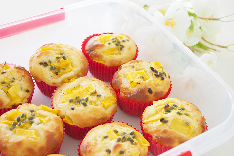 Mango muffins with passionfruit