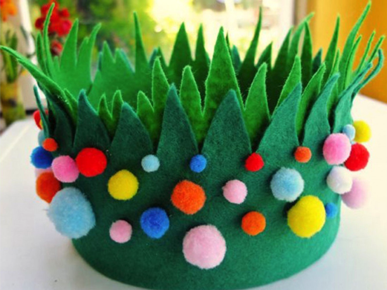 Do you need some Easter bonnet ideas and hat inspiration for your kids Easter Parade? I've got a huge collection of ways to decorate Easter hats for both boys and girls of all ages!