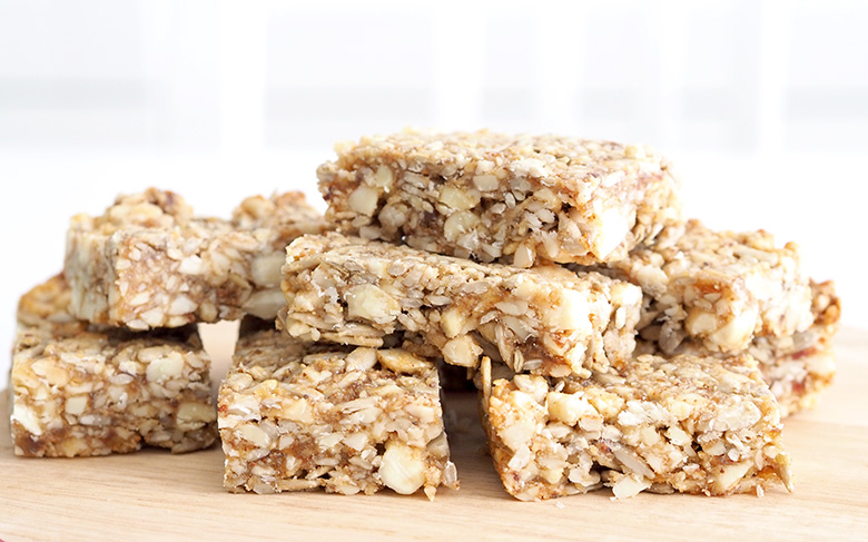 Healthy and quick healthy almond bar