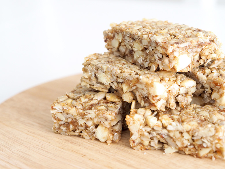 Almond and honey muesli bar recipe idea