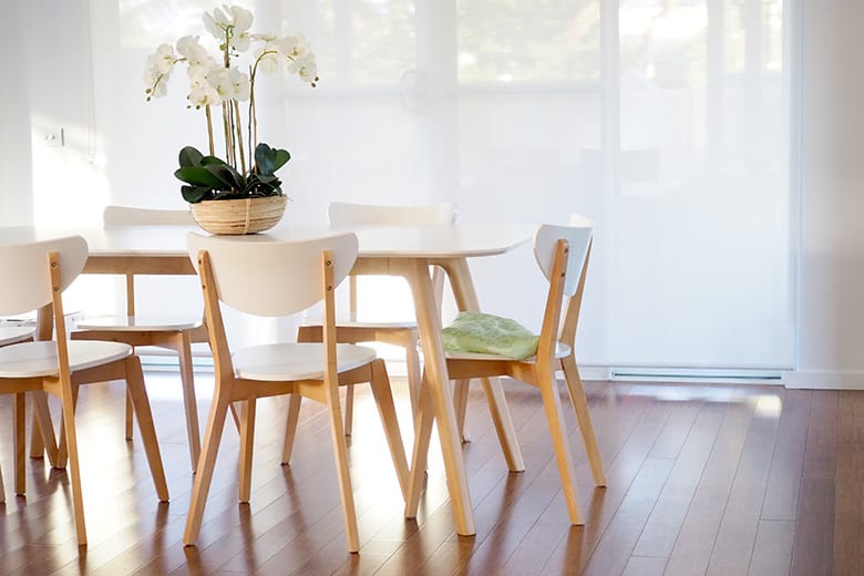 Tidy kitchen table perfect for BBQ and playdates