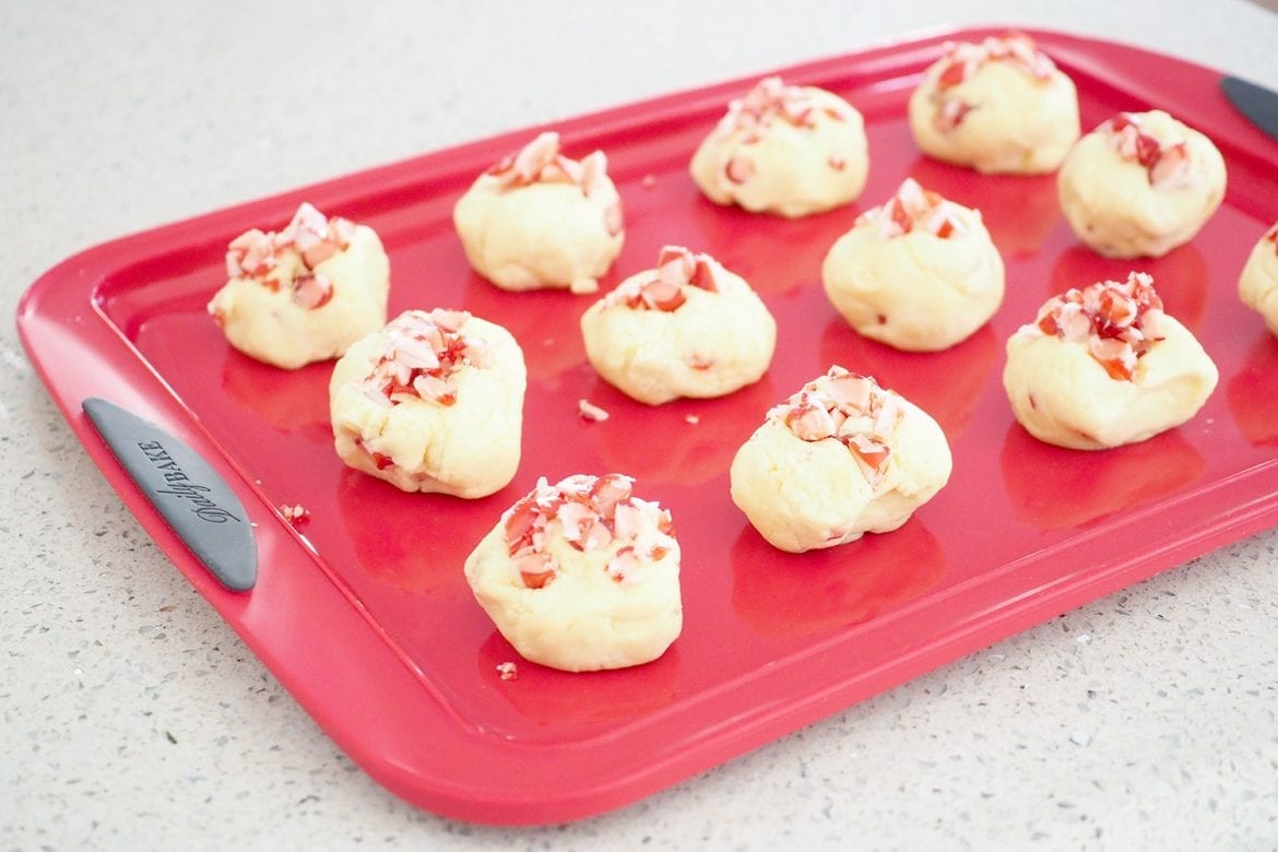 Silicone bakeware tray for non-stick cooking