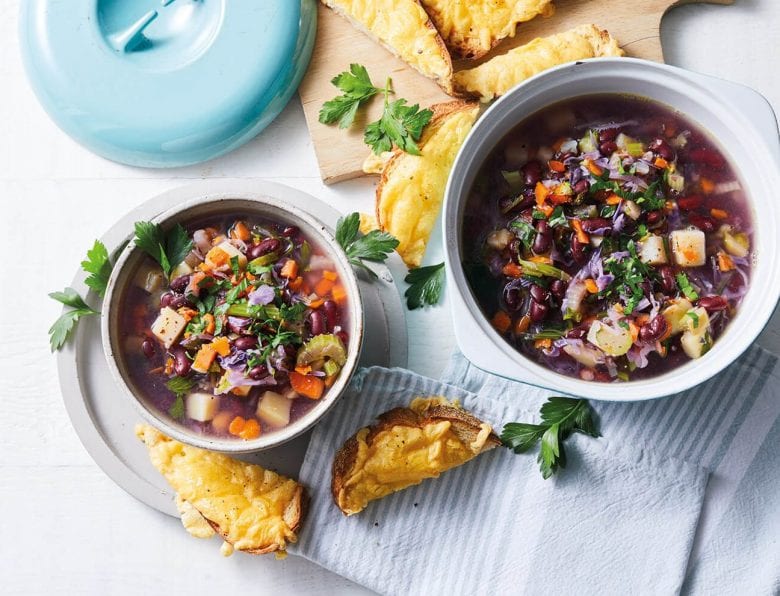 Minestrone soup recipe for quick school night dinner