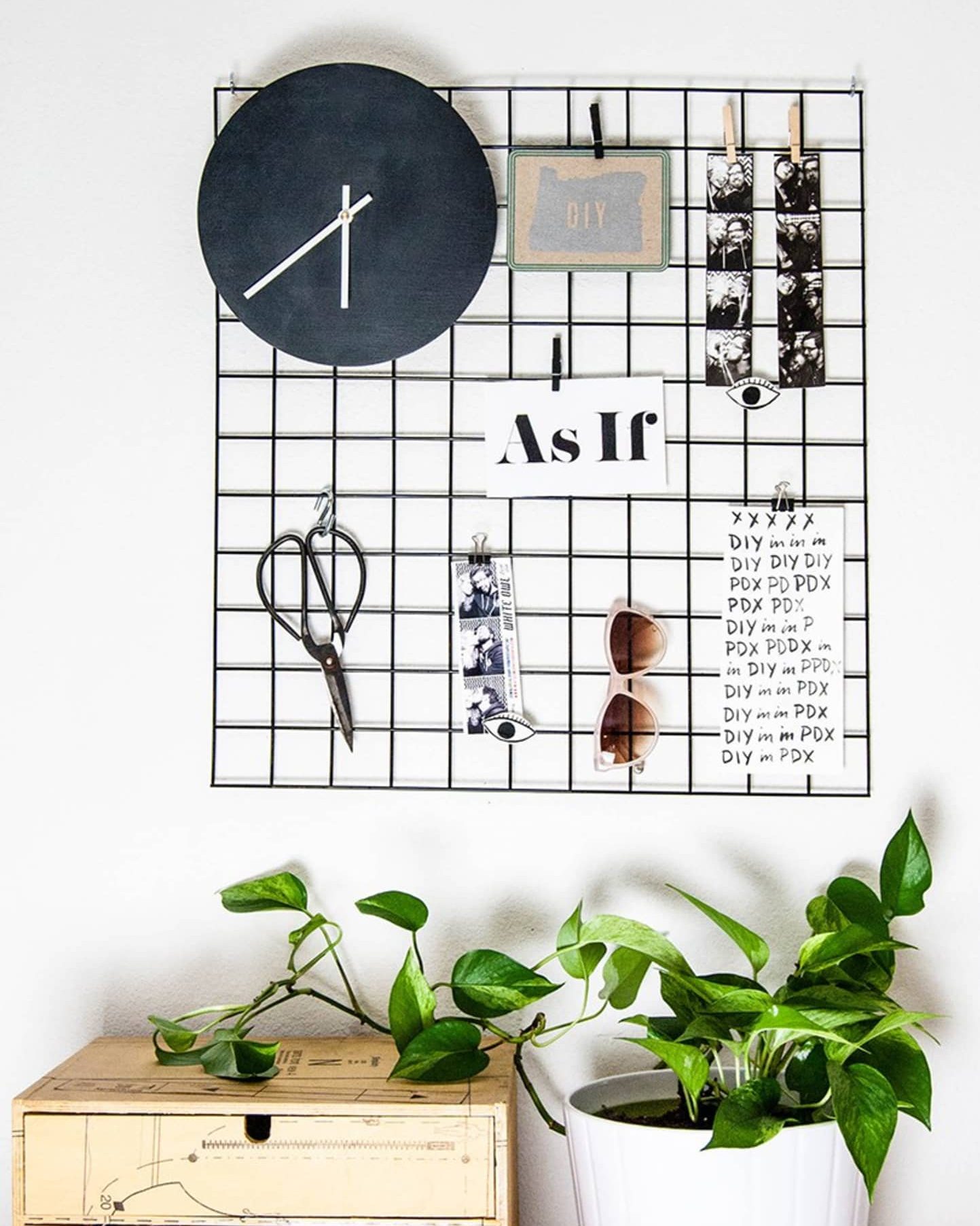 Mesh grid metal noteboard idea for office