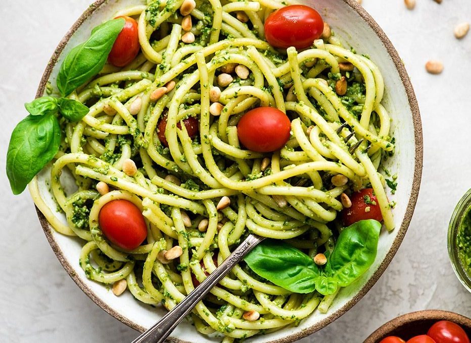 pesto pasta with tomato and pine nuts