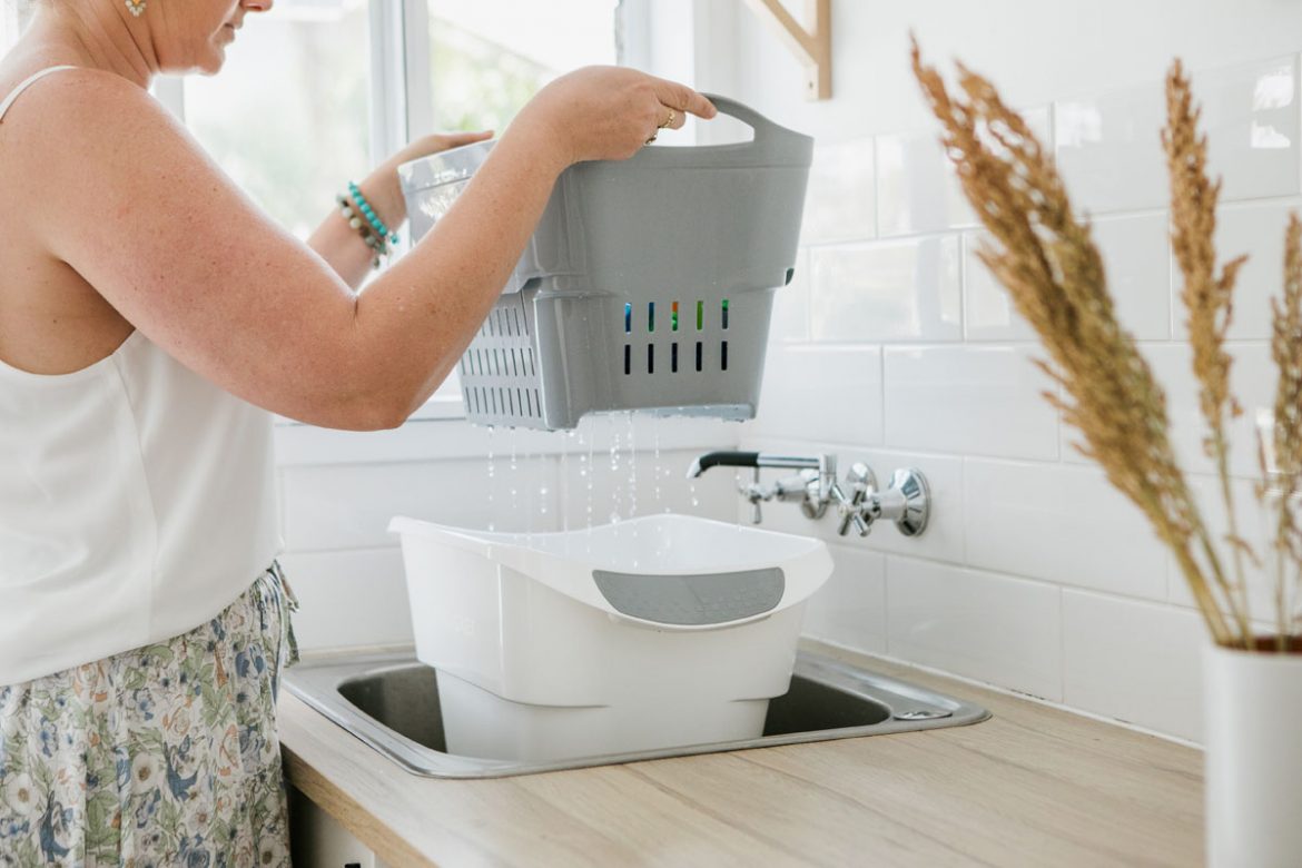 Strucket strainer bucket for laundry