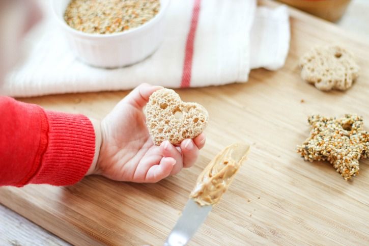 Homemade bird feeder to make with the kids