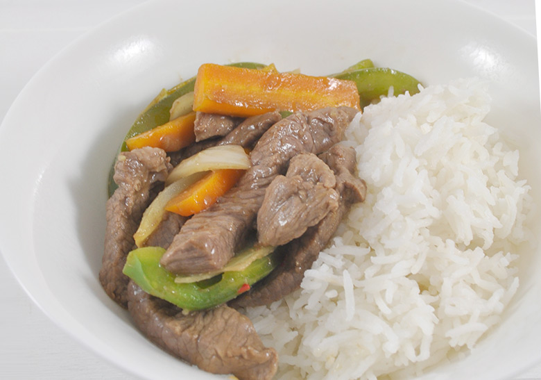 Lamb with vegetables of bell pepper with a side of rice