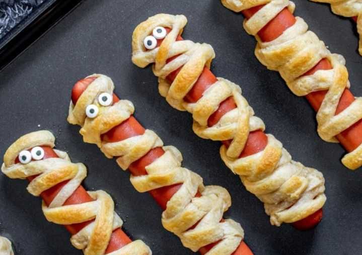 Hot dog Halloween mummy treats for the kids