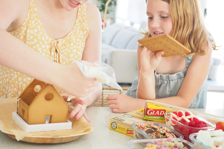 easy way to ice a gingerbread house