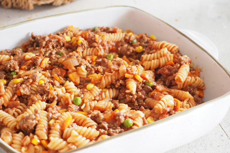 beef and bacon pasta bake