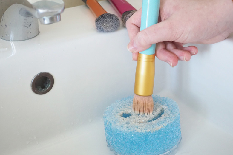 How To Clean Brushes of Any Kind - Housewife How-Tos