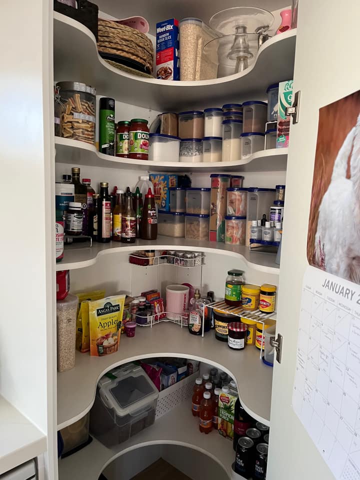 Corner pantry store storage